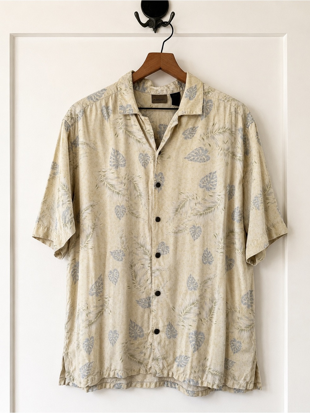 Late 1990s–Early 2000s Axist 100% Silk Tropical Camp Shirt | Men’s Large